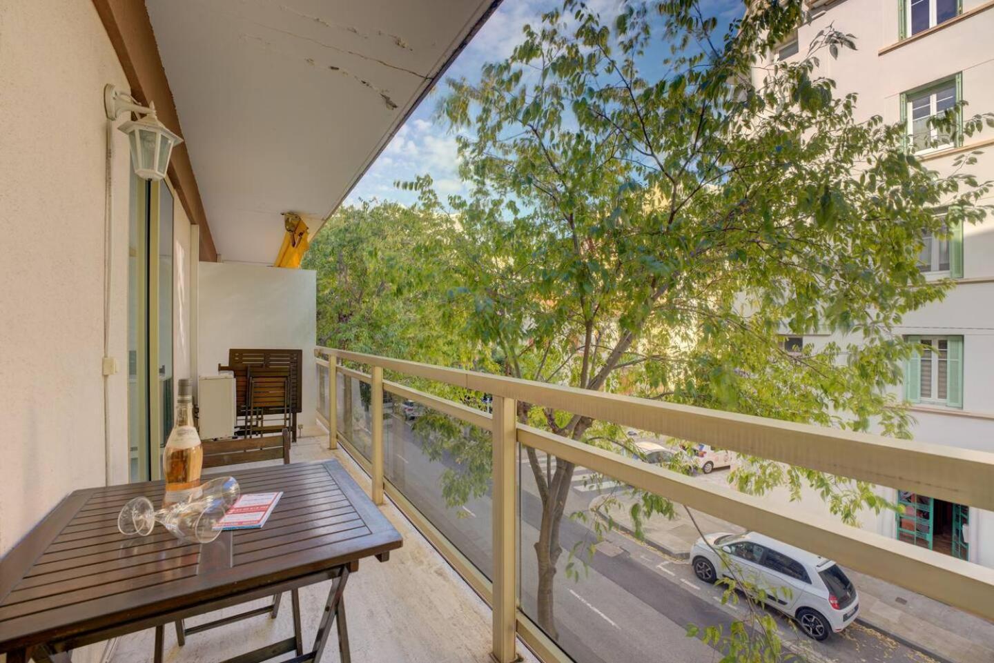 Elegant Apt W/2 Terraces/Mins To Beach & Shops Antibes Bagian luar foto