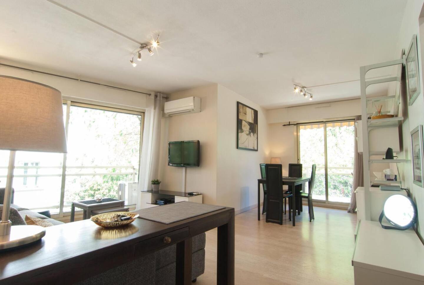 Elegant Apt W/2 Terraces/Mins To Beach & Shops Antibes Bagian luar foto