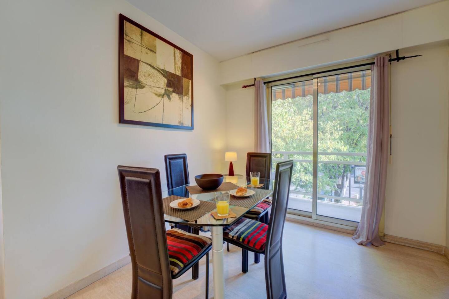 Elegant Apt W/2 Terraces/Mins To Beach & Shops Antibes Bagian luar foto