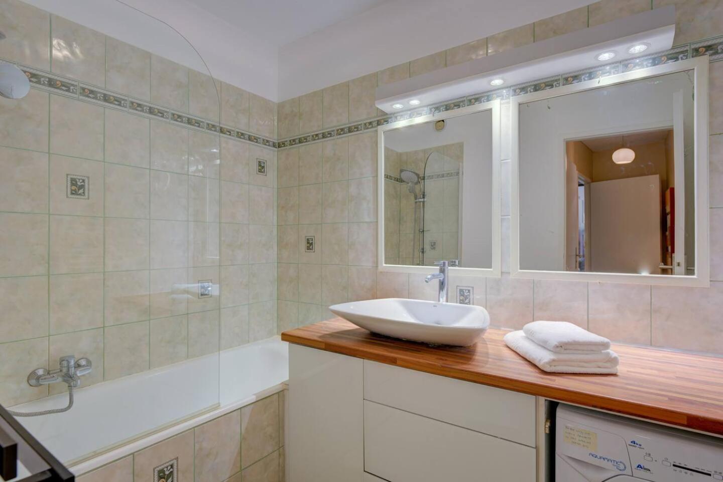 Elegant Apt W/2 Terraces/Mins To Beach & Shops Antibes Bagian luar foto