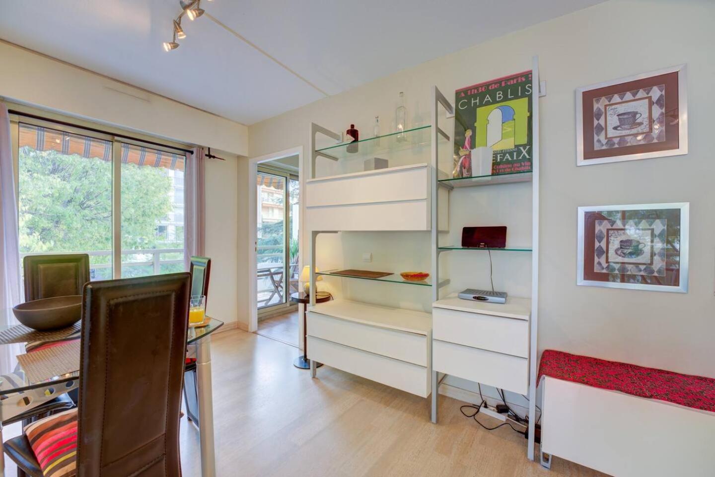Elegant Apt W/2 Terraces/Mins To Beach & Shops Antibes Bagian luar foto